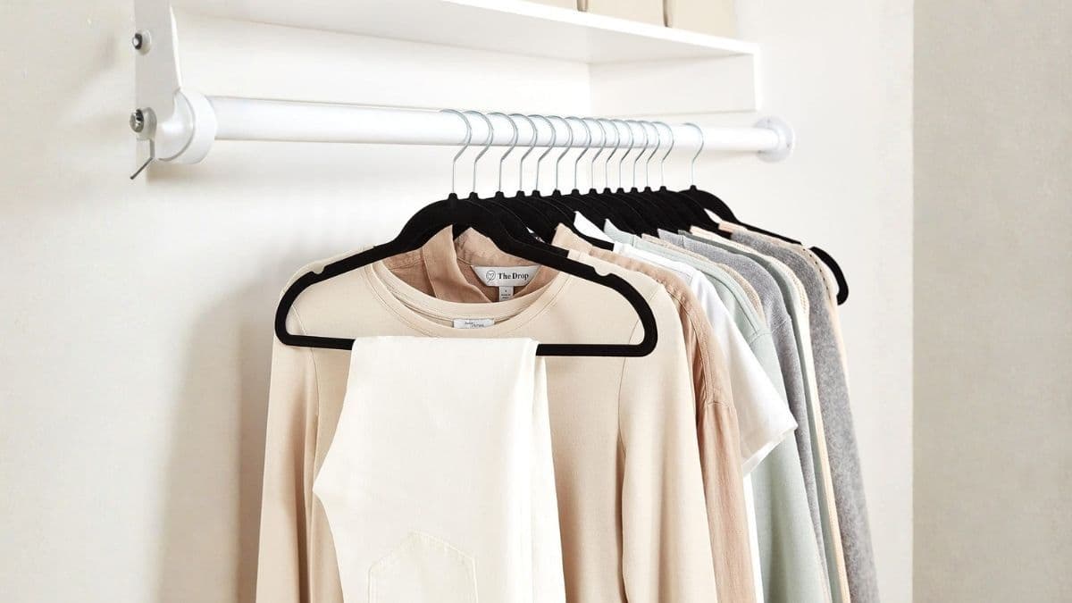 A More Organized Closet With Amazon Velvet Hangers 100-Pack